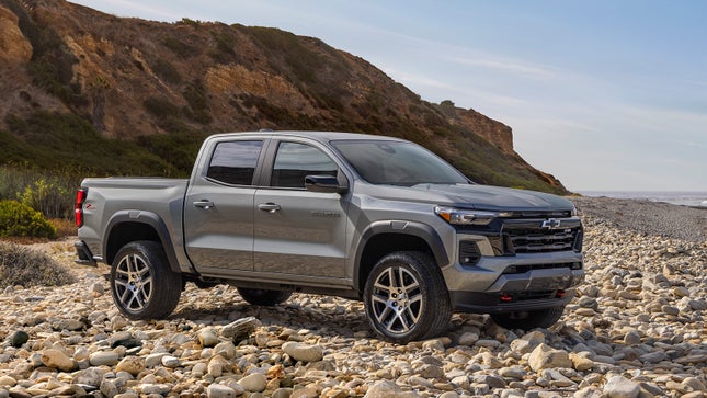 View from the front of the gray Chevrolet Colorado 2023